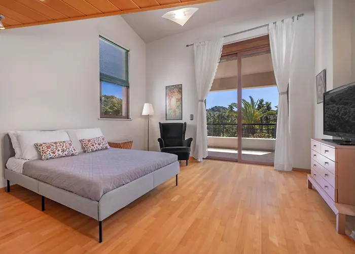 Coral Tree Luxury Willa