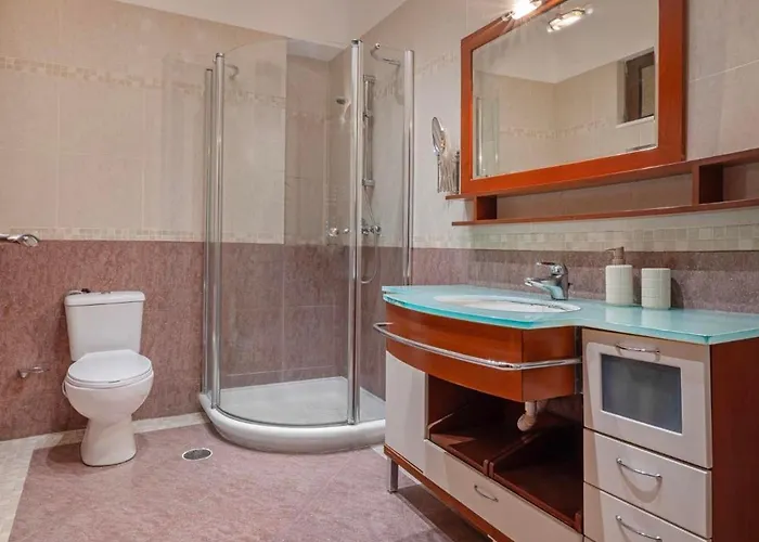 Coral Tree Luxury إياليسوس